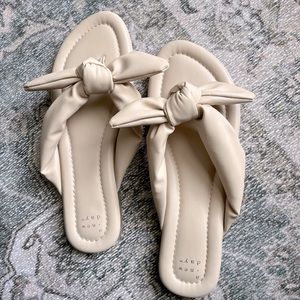 A New Day Womens Adley Bow Flip Flop Sandals Cream. Size 10. Worn once.